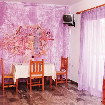 Amazing In Arkadias Apartment